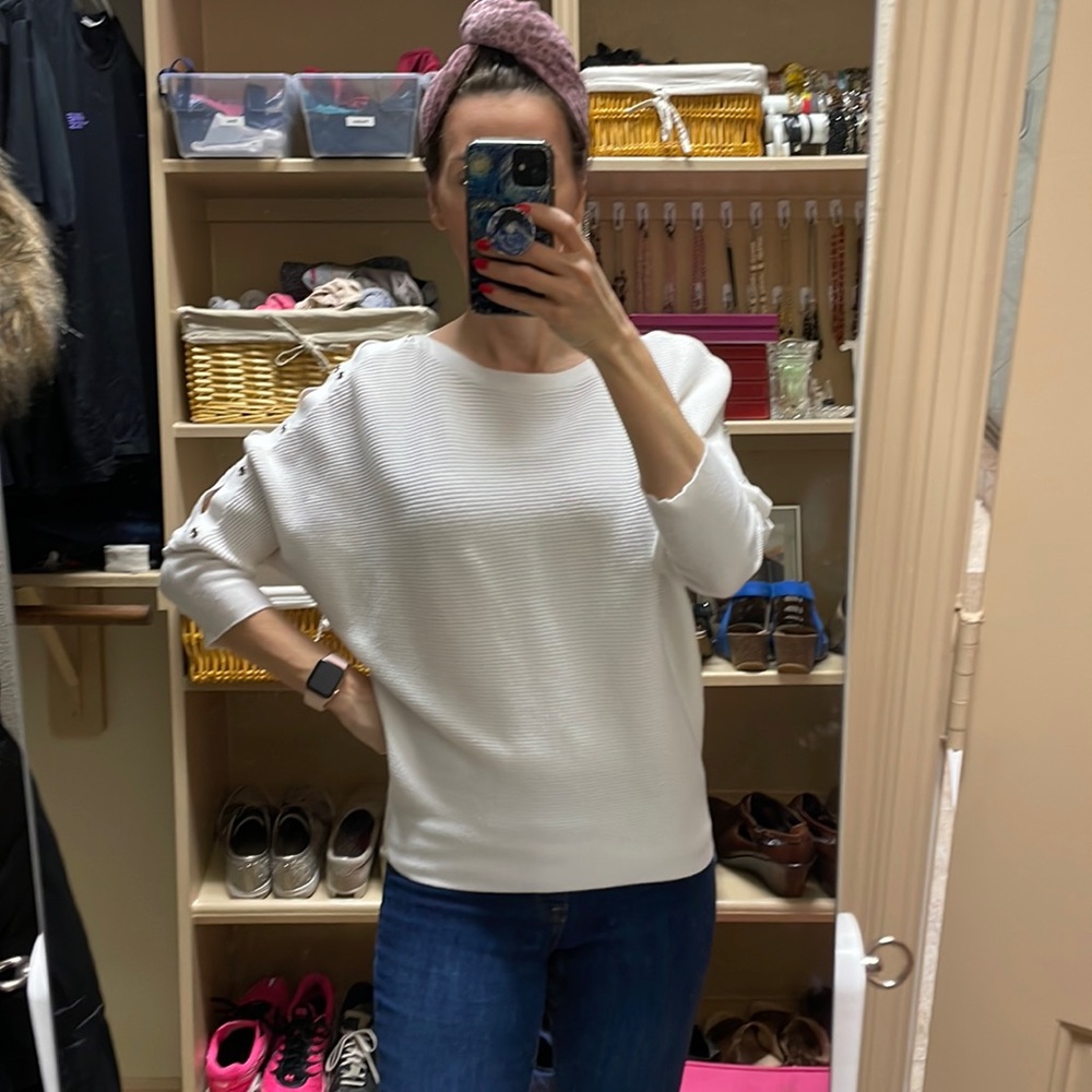 Jennifer Lopez white ribbed shirt